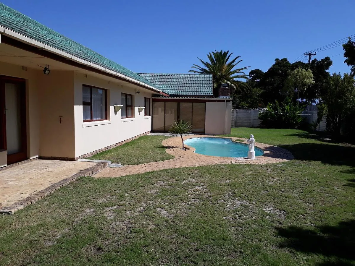 Dj'S B&B In Table View Cape Town