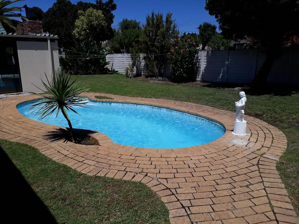 Bed & Breakfast Dj'S B&B In Table View Cape Town