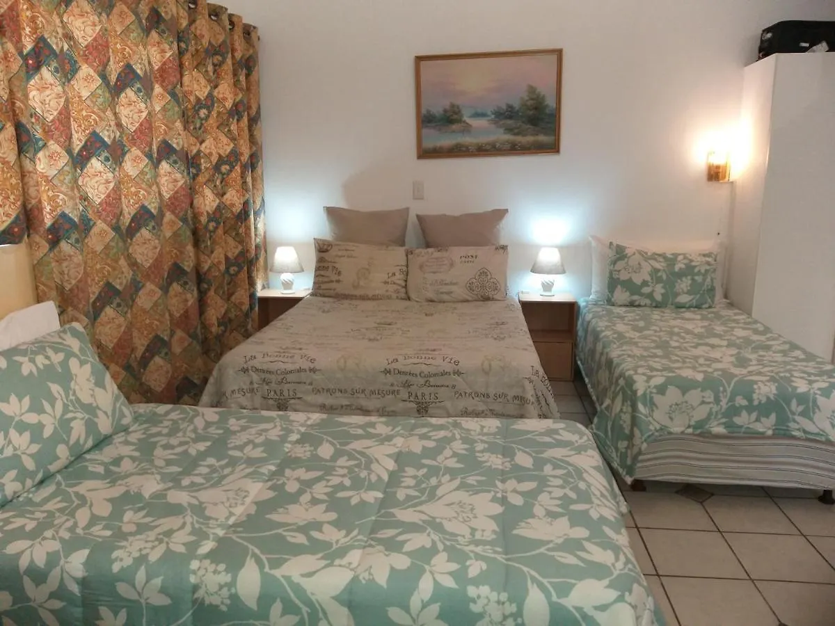 Dj'S B&B In Table View Ciudad del Cabo Bed and breakfast